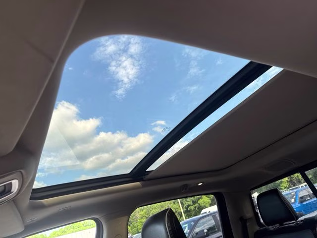 2019 Diamond Black Crystal Pearlcoat Ram 1500 Laramie 4X4 Truck
