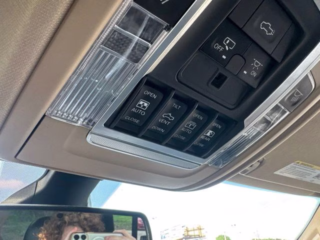 2019 Diamond Black Crystal Pearlcoat Ram 1500 Laramie 4X4 Truck