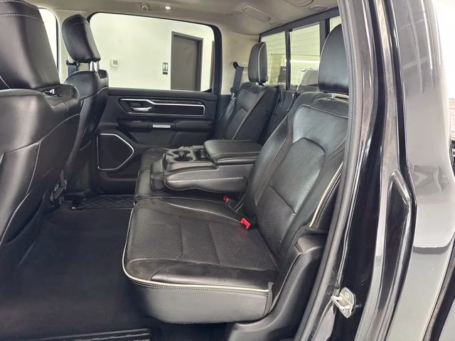 2019 Diamond Black Crystal Pearlcoat Ram 1500 Laramie 4X4 Truck