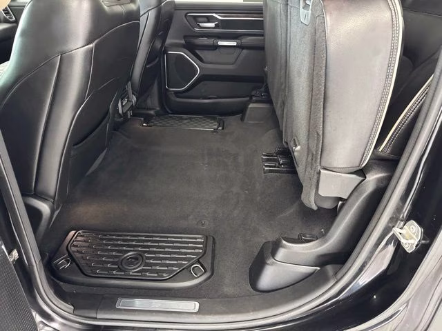 2019 Diamond Black Crystal Pearlcoat Ram 1500 Laramie 4X4 Truck