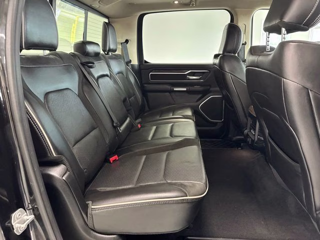 2019 Diamond Black Crystal Pearlcoat Ram 1500 Laramie 4X4 Truck
