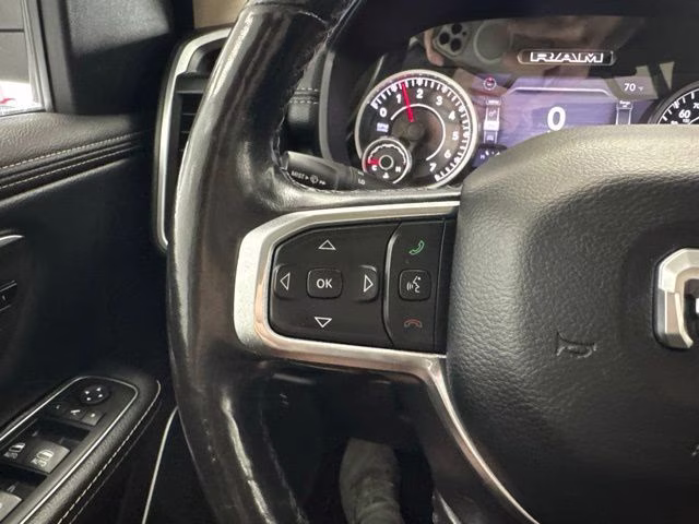 2019 Diamond Black Crystal Pearlcoat Ram 1500 Laramie 4X4 Truck
