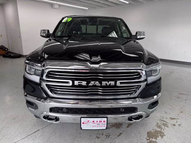 2019 Diamond Black Crystal Pearlcoat Ram 1500 Laramie 4X4 Truck