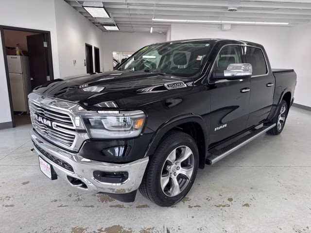 2019 Diamond Black Crystal Pearlcoat Ram 1500 Laramie 4X4 Truck