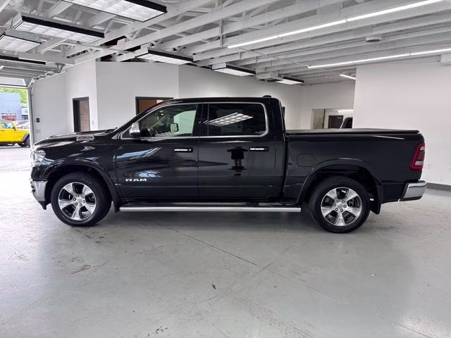 2019 Diamond Black Crystal Pearlcoat Ram 1500 Laramie 4X4 Truck
