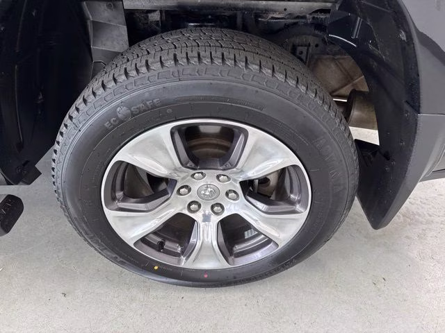 2019 Diamond Black Crystal Pearlcoat Ram 1500 Laramie 4X4 Truck