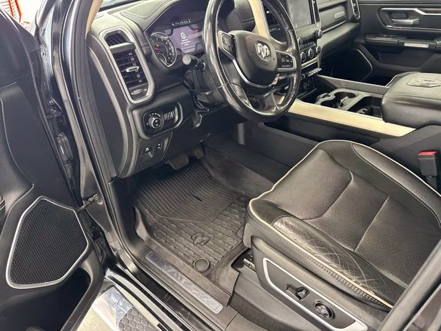 2019 Diamond Black Crystal Pearlcoat Ram 1500 Laramie 4X4 Truck
