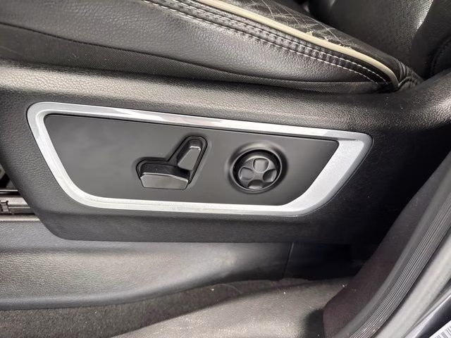 2019 Diamond Black Crystal Pearlcoat Ram 1500 Laramie 4X4 Truck
