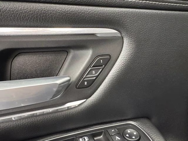 2019 Diamond Black Crystal Pearlcoat Ram 1500 Laramie 4X4 Truck