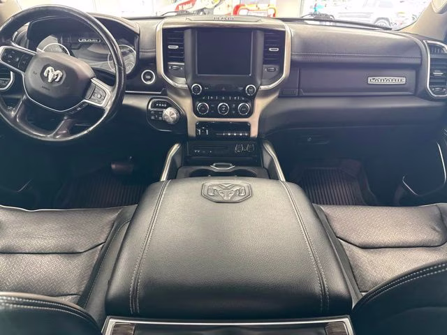 2019 Diamond Black Crystal Pearlcoat Ram 1500 Laramie 4X4 Truck