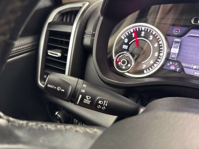 2019 Diamond Black Crystal Pearlcoat Ram 1500 Laramie 4X4 Truck