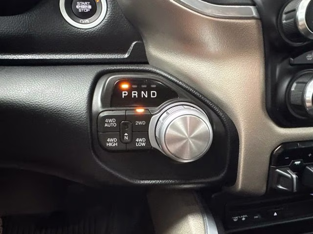 2019 Diamond Black Crystal Pearlcoat Ram 1500 Laramie 4X4 Truck