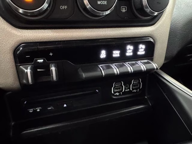 2019 Diamond Black Crystal Pearlcoat Ram 1500 Laramie 4X4 Truck