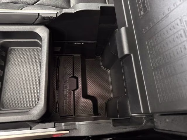 2019 Diamond Black Crystal Pearlcoat Ram 1500 Laramie 4X4 Truck