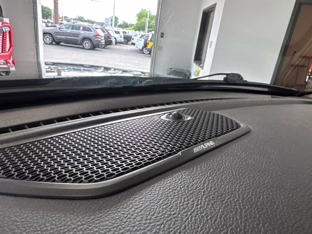 2019 Diamond Black Crystal Pearlcoat Ram 1500 Laramie 4X4 Truck