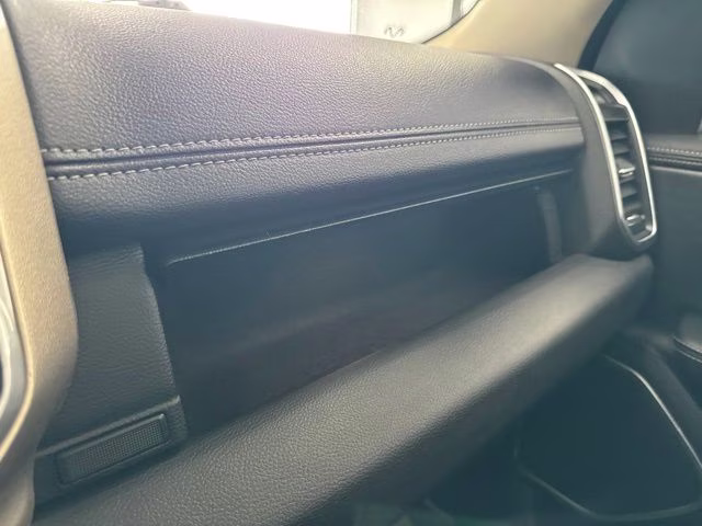 2019 Diamond Black Crystal Pearlcoat Ram 1500 Laramie 4X4 Truck