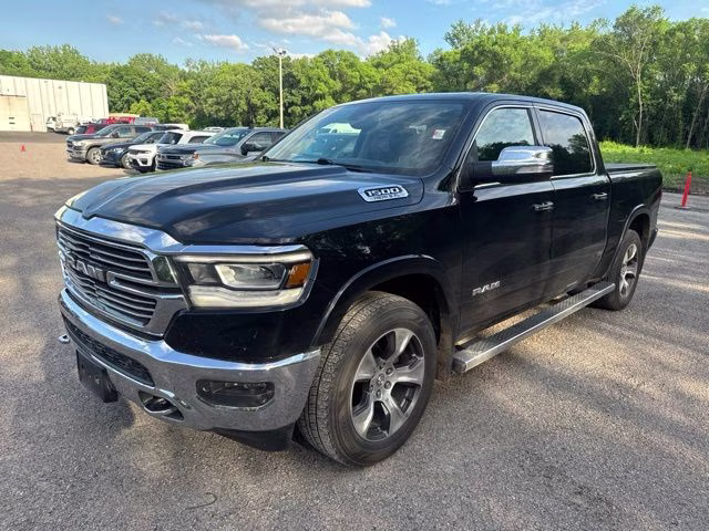 2019 Diamond Black Crystal Pearlcoat Ram 1500 Laramie 4X4 Truck