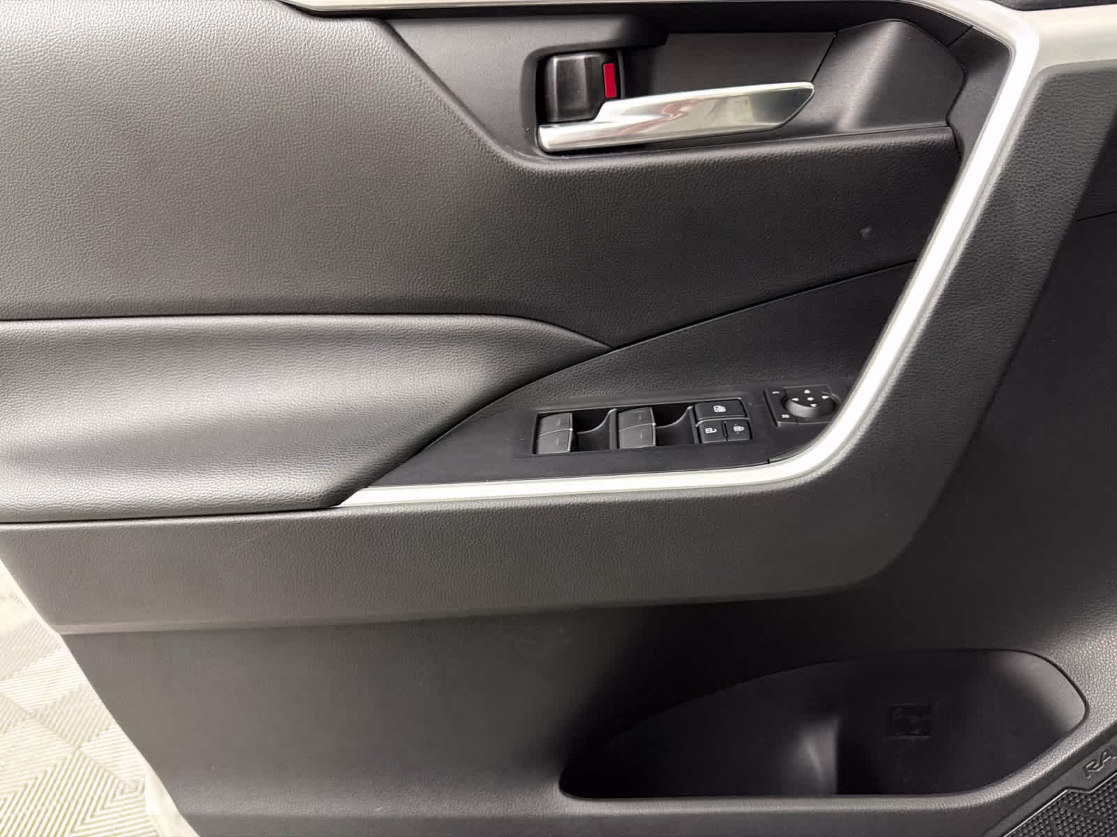 2022 Blizzard Pearl Toyota RAV4 Hybrid SE AWD SUV
