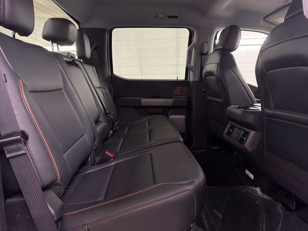 2026 AVALANCHE Ford Super Duty F-250 SRW Lariat 4X4 Truck