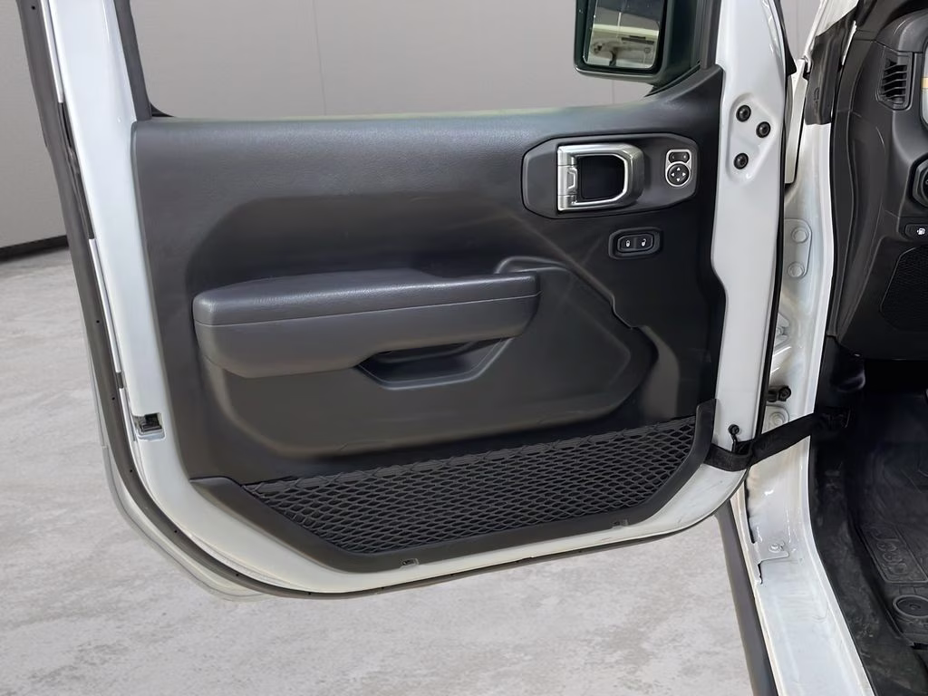 2025 Bright White Clearcoat Jeep Wrangler 4xe Willys 4X4 SUV