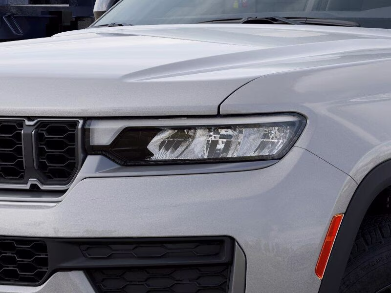 2026 Silver Zynith Jeep Grand Cherokee Grand Cherokee Laredo Altitude 4x4 SUV