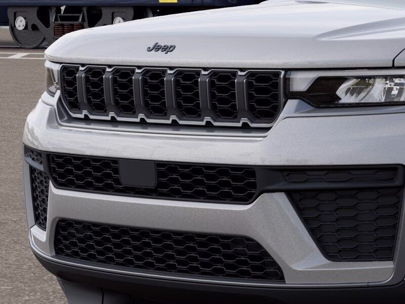 2026 Silver Zynith Jeep Grand Cherokee Grand Cherokee Laredo Altitude 4x4 SUV