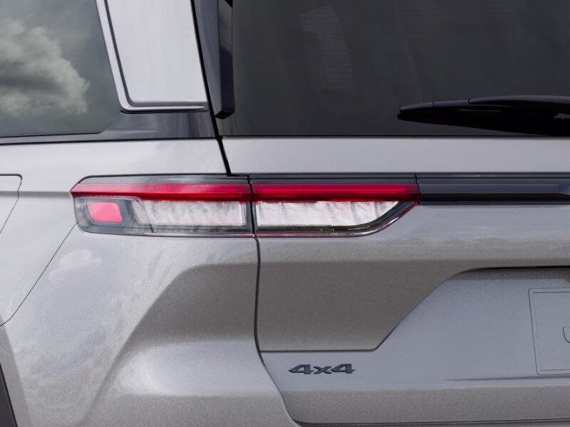 2026 Silver Zynith Jeep Grand Cherokee Grand Cherokee Laredo Altitude 4x4 SUV