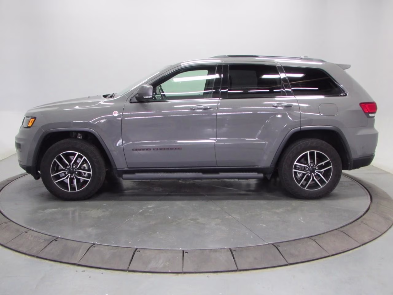2021 Sting-Gray Clearcoat Jeep Grand Cherokee Trailhawk 4X4 SUV
