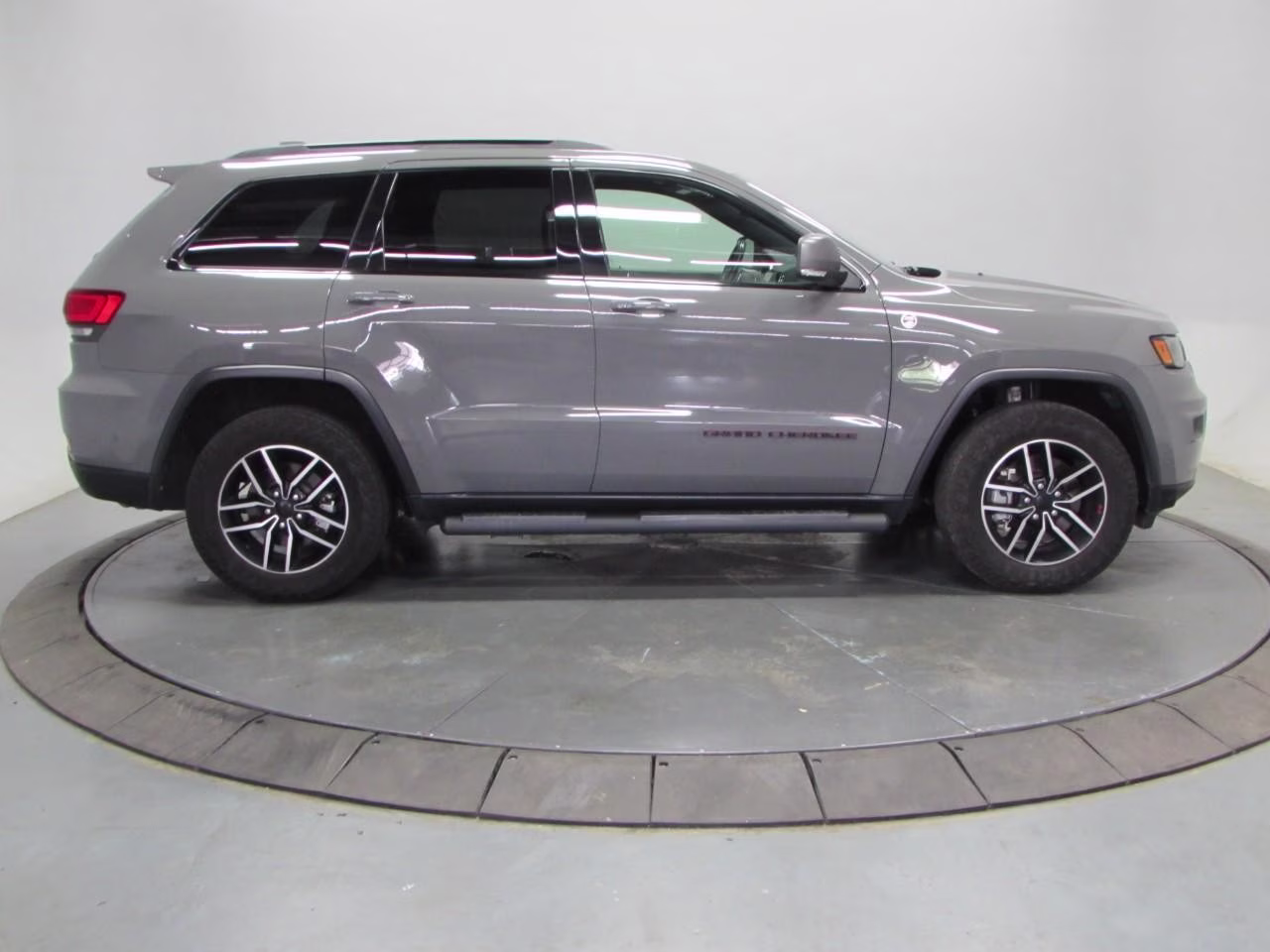 2021 Sting-Gray Clearcoat Jeep Grand Cherokee Trailhawk 4X4 SUV