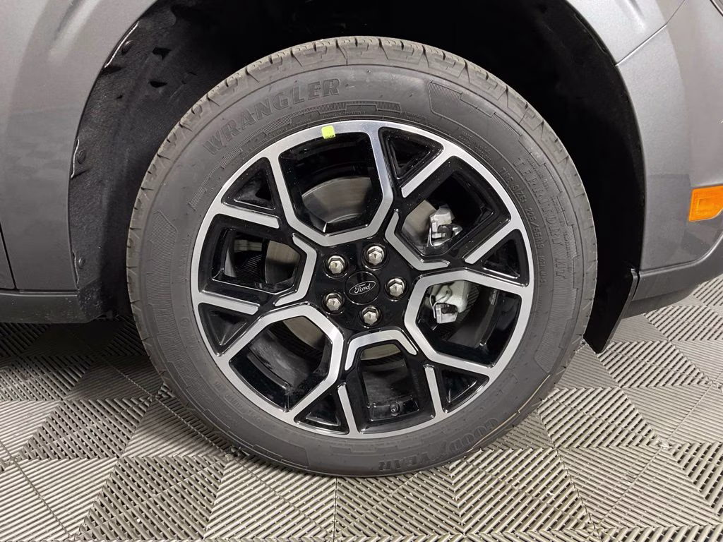2026 Gray Metallic Ford Maverick Lariat AWD Truck