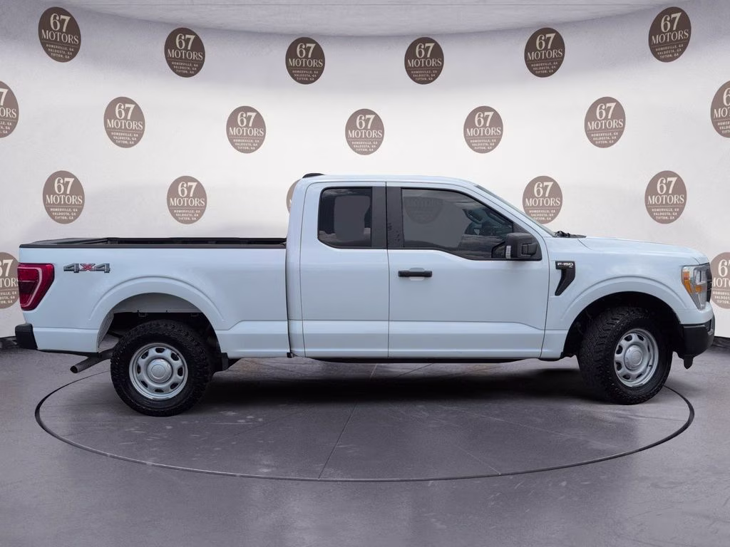 2022 Oxford White Ford F-150 XL 4X4 Truck