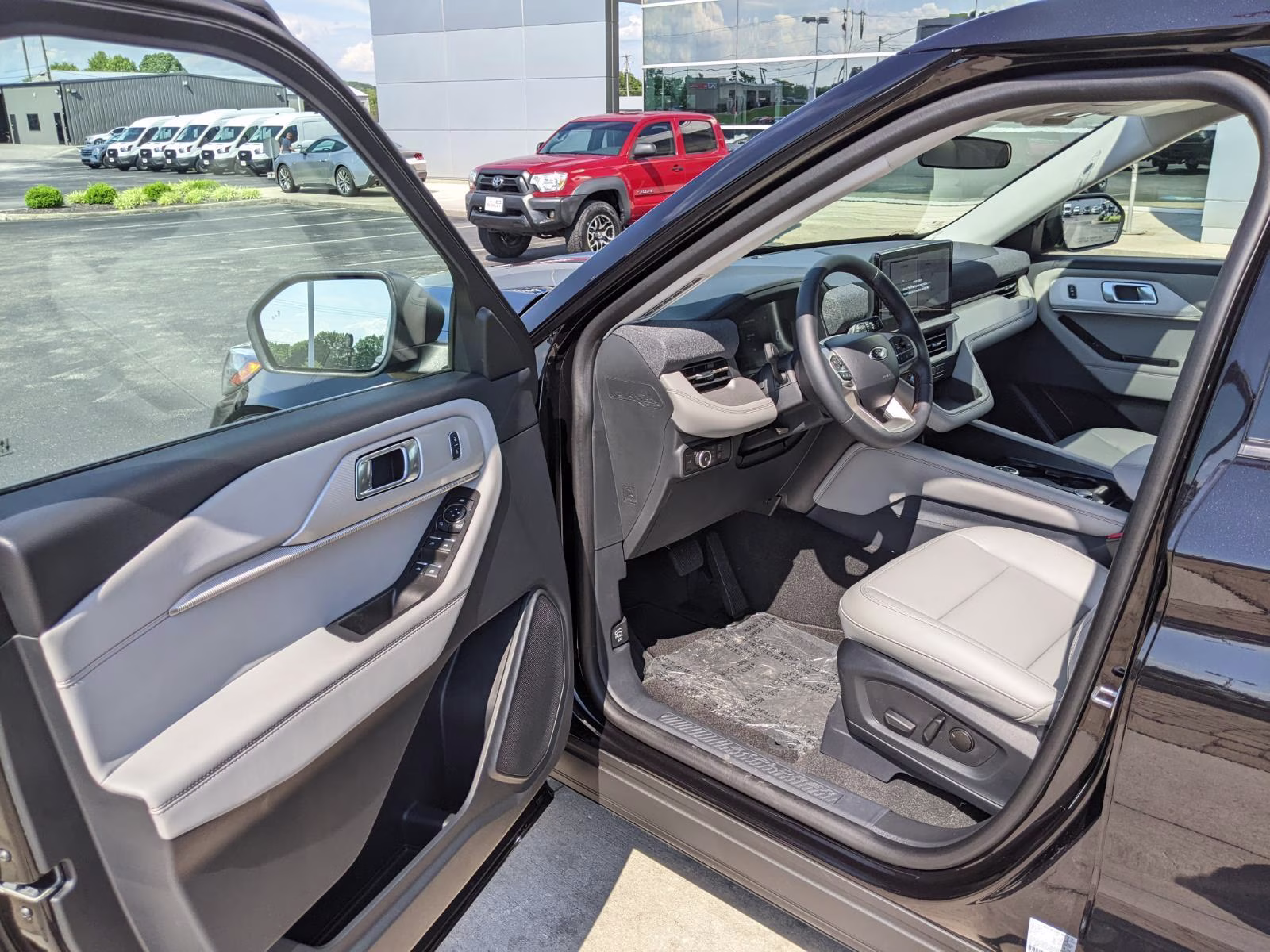 2026 Agate Black Metallic Ford Explorer Active 4X4 SUV