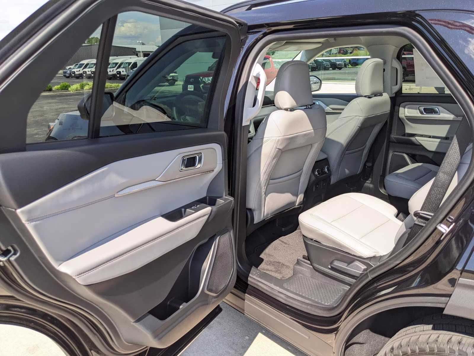 2026 Agate Black Metallic Ford Explorer Active 4X4 SUV