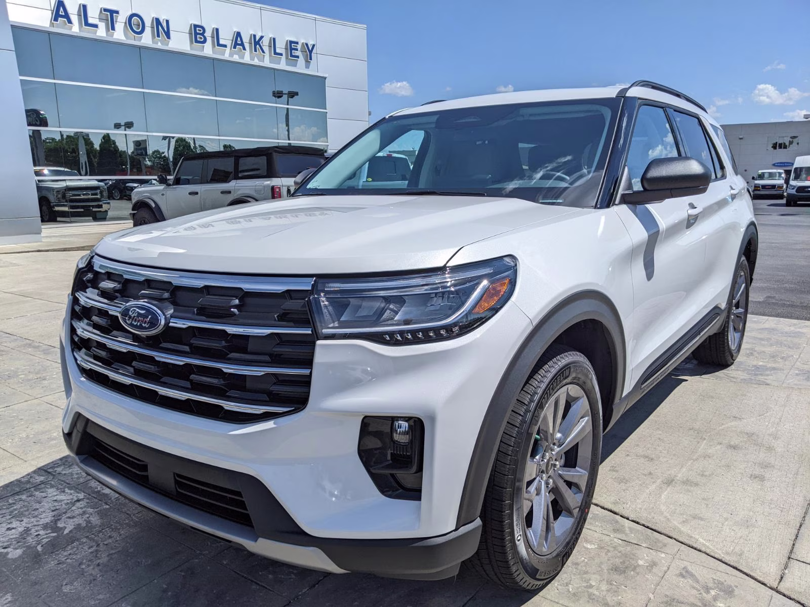 2026 Star White Metallic Tri-Coat Ford Explorer Active 4X4 SUV