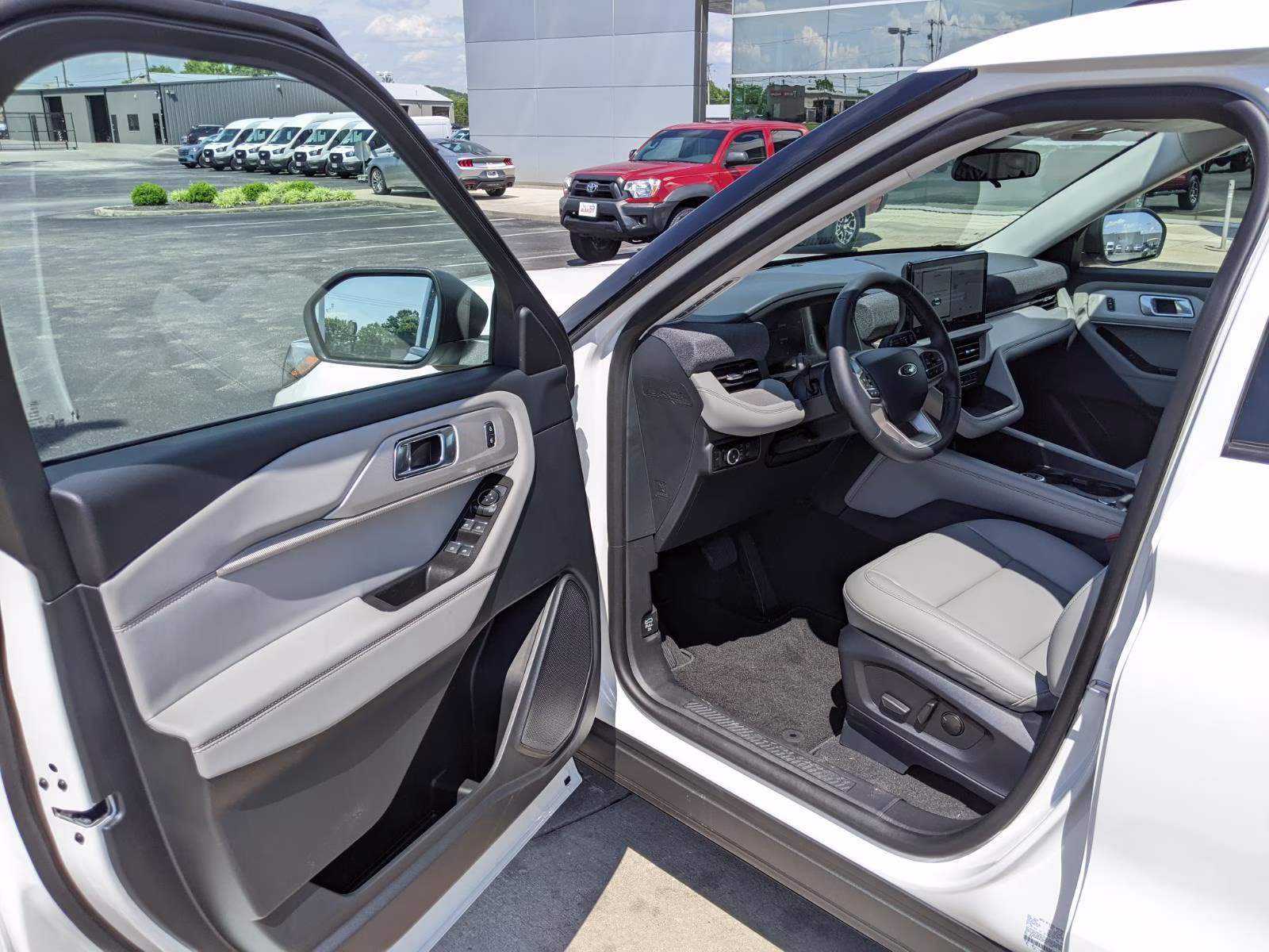 2026 Star White Metallic Tri-Coat Ford Explorer Active 4X4 SUV