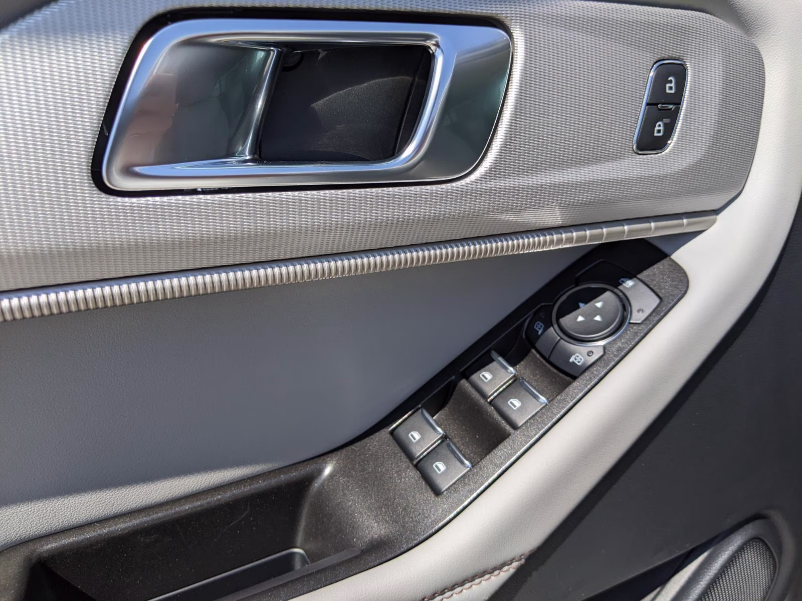 2026 Star White Metallic Tri-Coat Ford Explorer Active 4X4 SUV