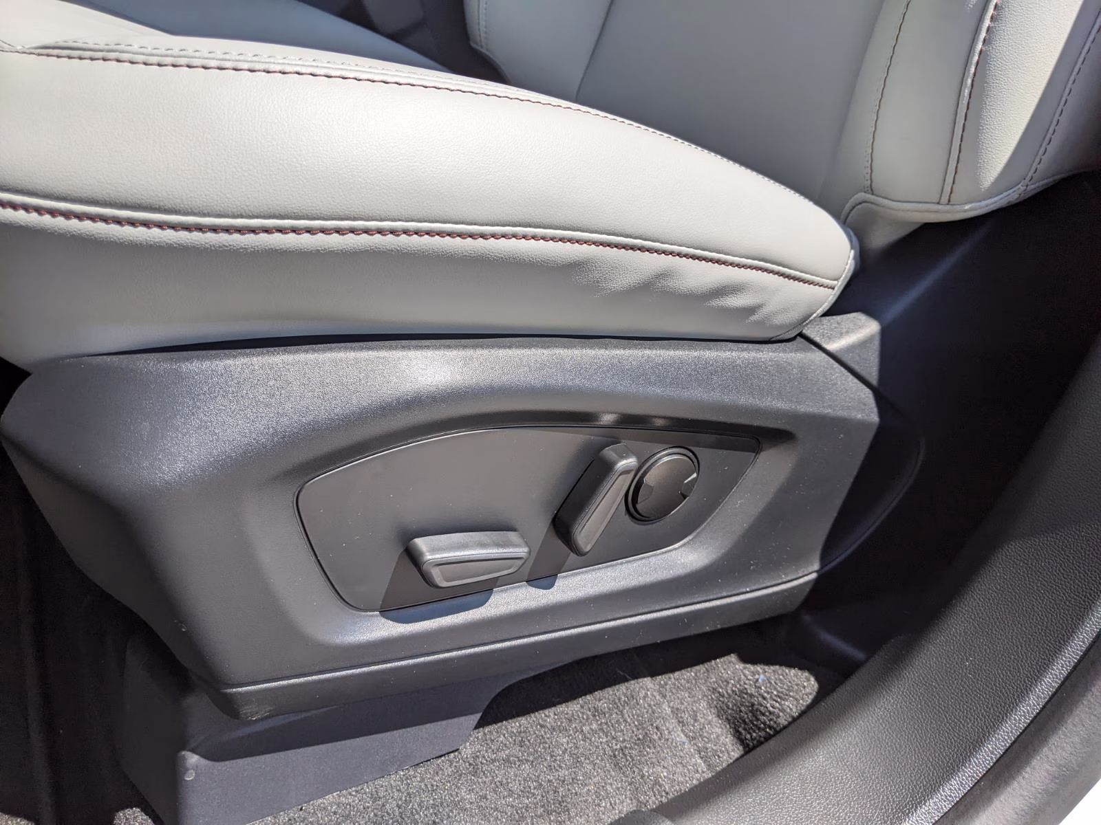2026 Star White Metallic Tri-Coat Ford Explorer Active 4X4 SUV