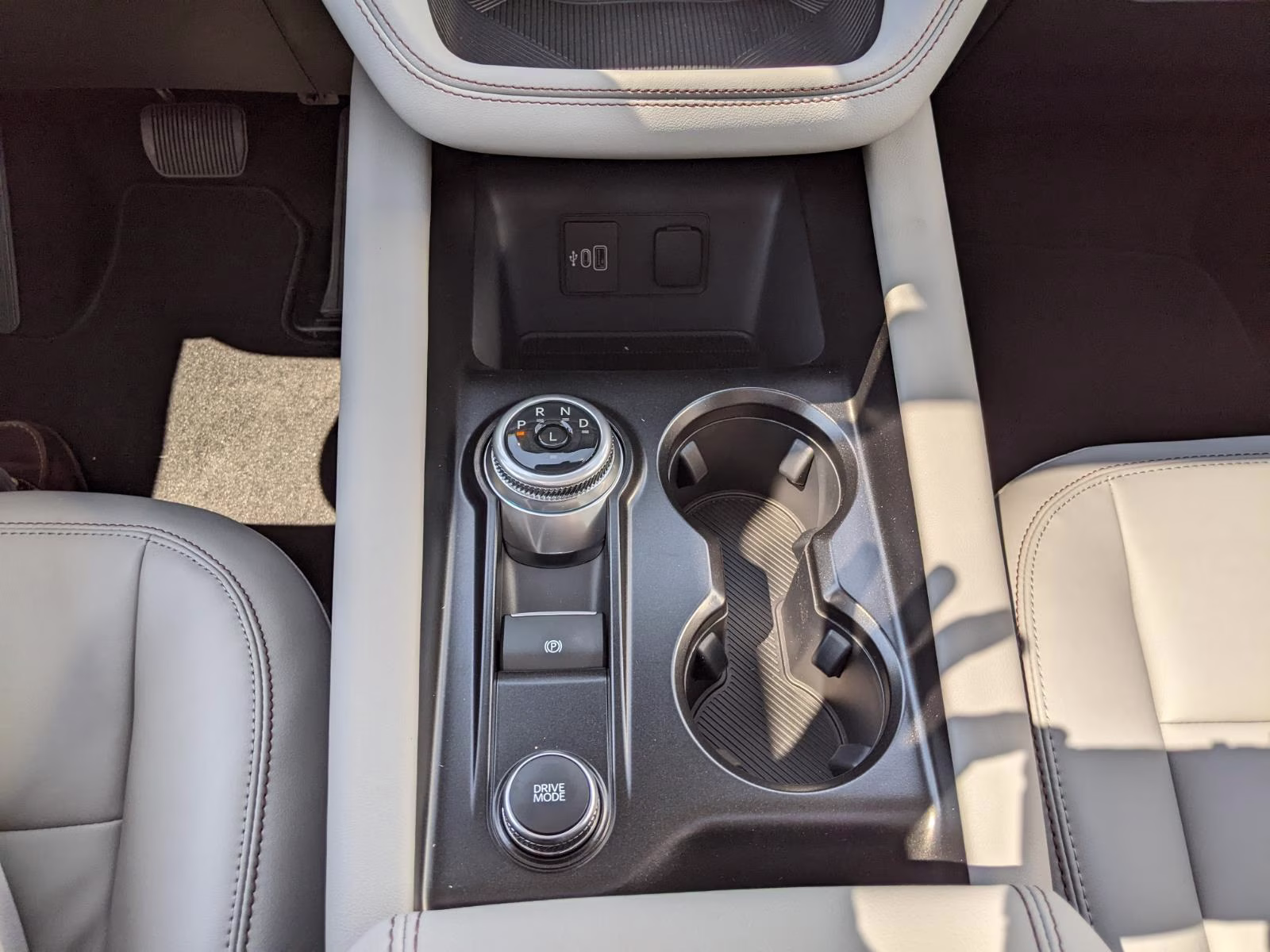 2026 Star White Metallic Tri-Coat Ford Explorer Active 4X4 SUV