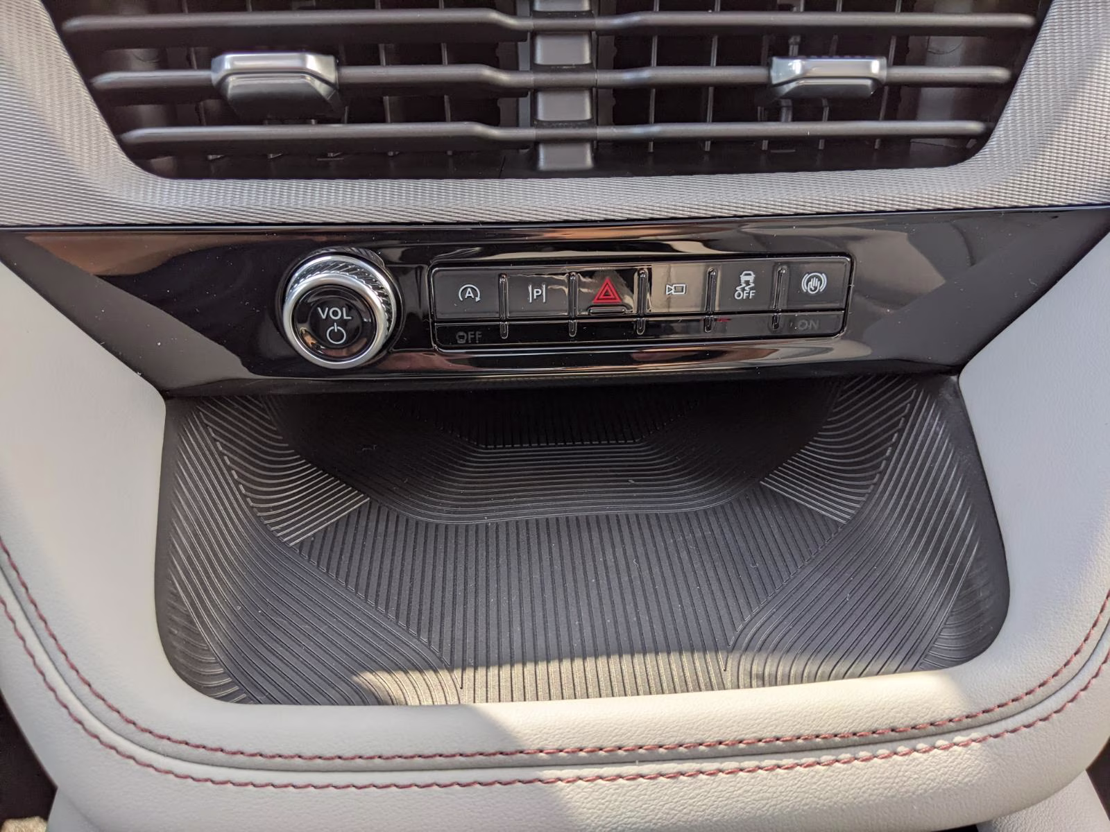 2026 Star White Metallic Tri-Coat Ford Explorer Active 4X4 SUV