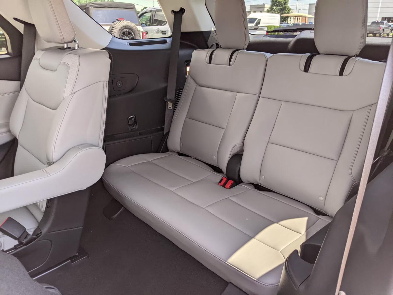 2026 Star White Metallic Tri-Coat Ford Explorer Active 4X4 SUV