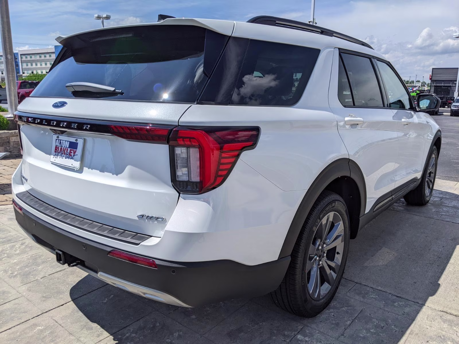 2026 Star White Metallic Tri-Coat Ford Explorer Active 4X4 SUV