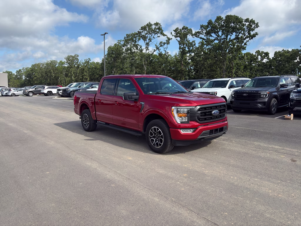 2023 Hot Pepper Red Metallic Tinted Clearcoat Ford F-150 XLT 4X4 Truck