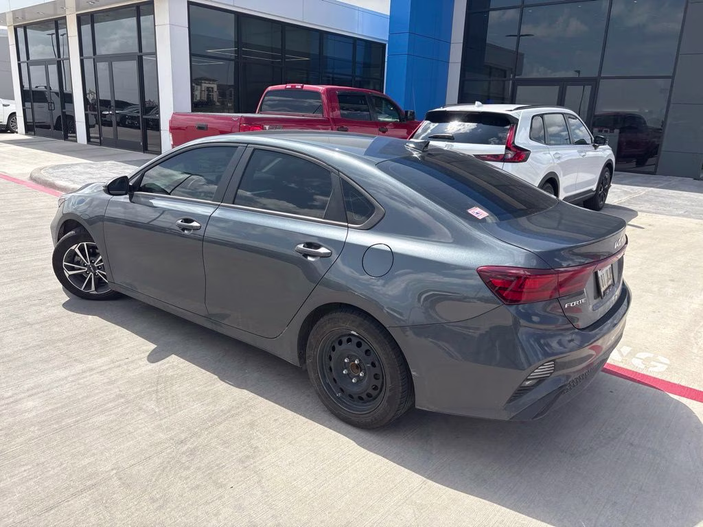 2024 Kia Forte LXS AT's photo
