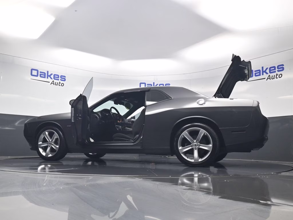 2018 Granite Crystal Metallic Clearcoat Dodge Challenger R/T RWD Coupe