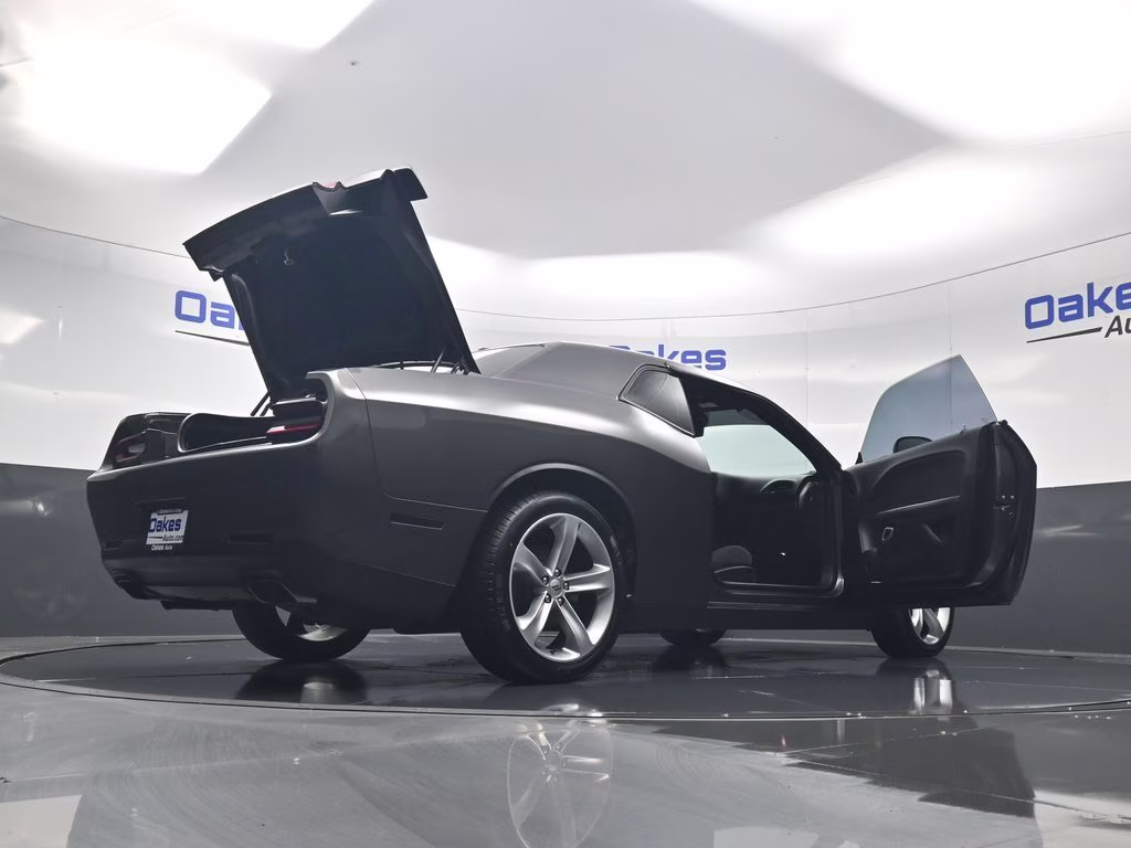 2018 Granite Crystal Metallic Clearcoat Dodge Challenger R/T RWD Coupe