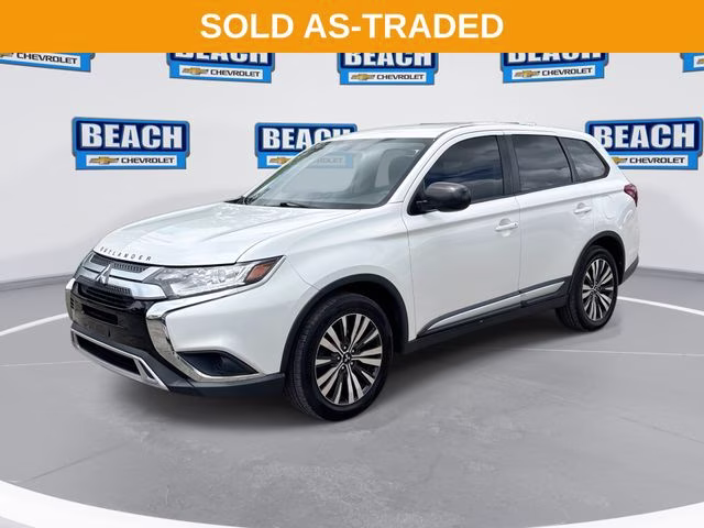 2020 Pearl White Mitsubishi Outlander ES FWD SUV