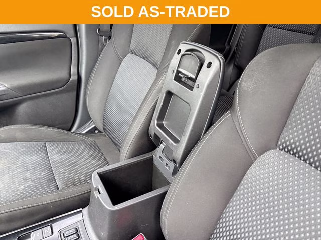 2020 Pearl White Mitsubishi Outlander ES FWD SUV