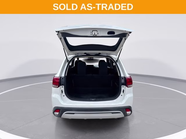 2020 Pearl White Mitsubishi Outlander ES FWD SUV