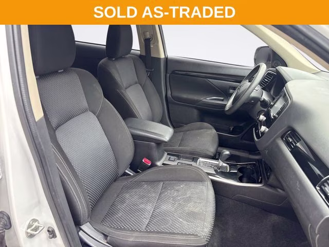 2020 Pearl White Mitsubishi Outlander ES FWD SUV
