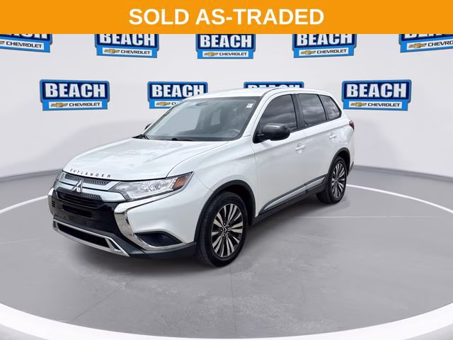 2020 Pearl White Mitsubishi Outlander ES FWD SUV